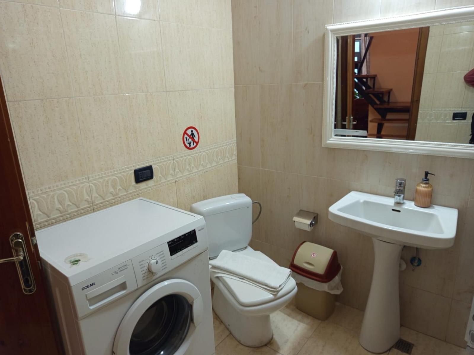 Cozy Big Apartment With Balcony Тирана Екстер'єр фото