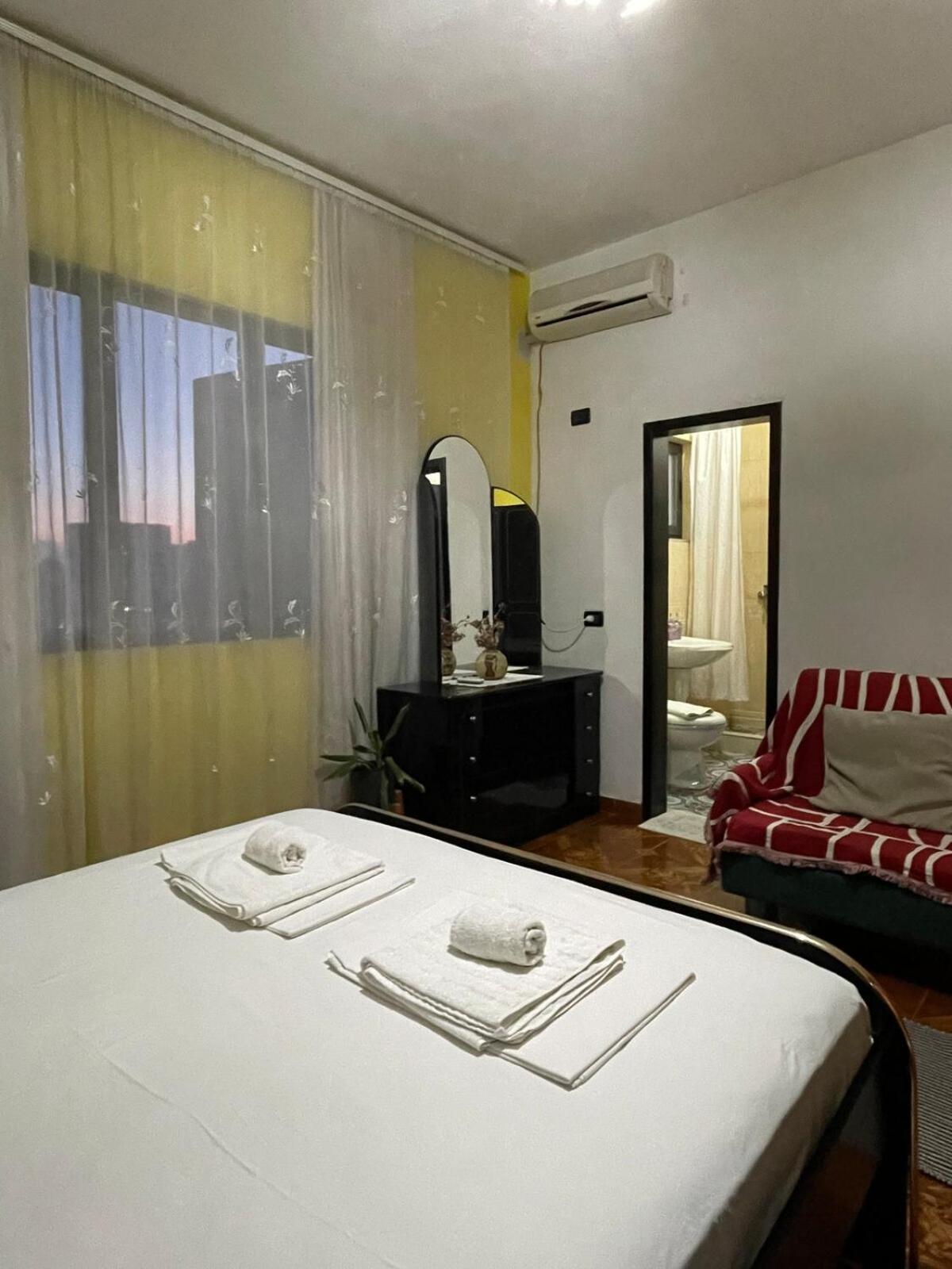 Cozy Big Apartment With Balcony Тирана Екстер'єр фото